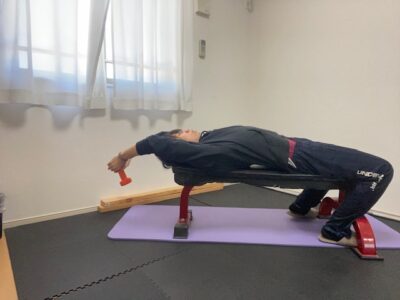 肩こりストレッチプルオーバー