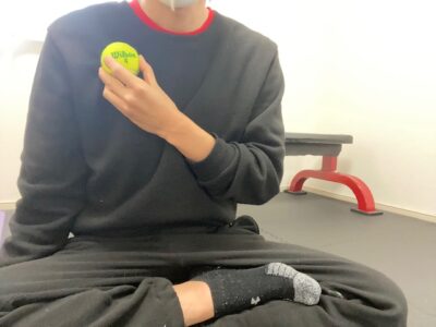 肩こり解消の小胸筋ストレッチ