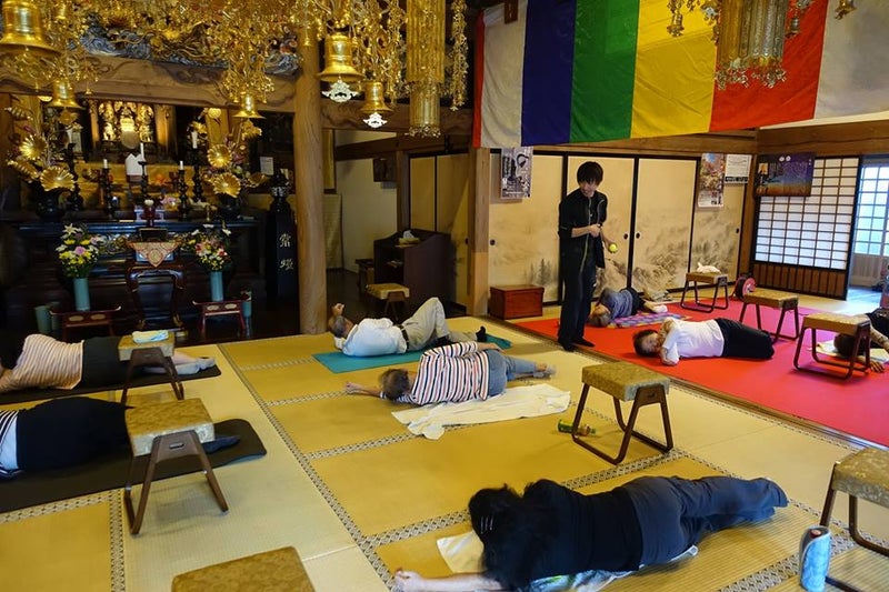 お寺でのストレッチ教室