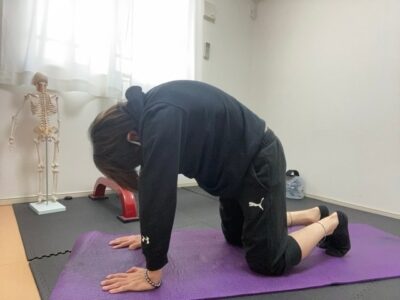 足利市ヨガのベリーリフトポーズ