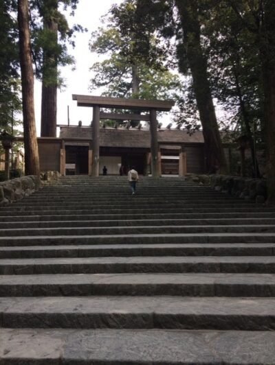 伊勢神宮の内宮の身垣内参拝