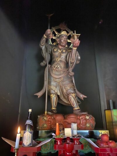 三重塔の虚空蔵菩薩像の別角度